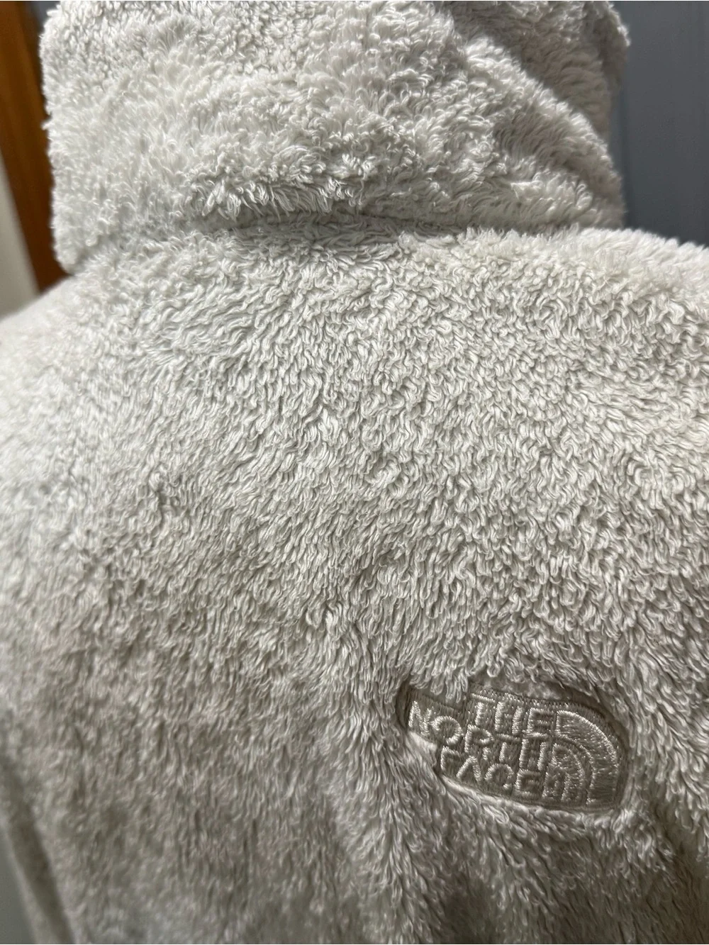 The North Face Ossito white 1/4zip ladies (medium) w/kangaroo pockets